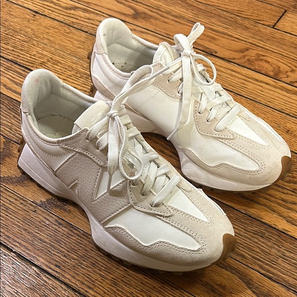 New Balance 327 Beige - Picture 1 of 7